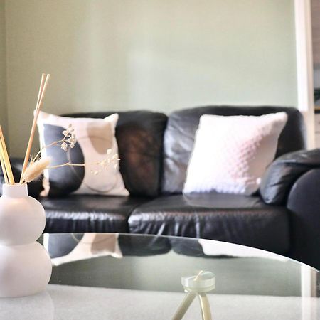 Stunning Apartment, Sleeps 4, Central London, 1 Bedroom, Zone 1, Kennington - Open For Business Stays, Long Stays And Families Relocating المظهر الخارجي الصورة