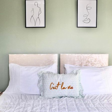 Stunning Apartment, Sleeps 4, Central London, 1 Bedroom, Zone 1, Kennington - Open For Business Stays, Long Stays And Families Relocating المظهر الخارجي الصورة