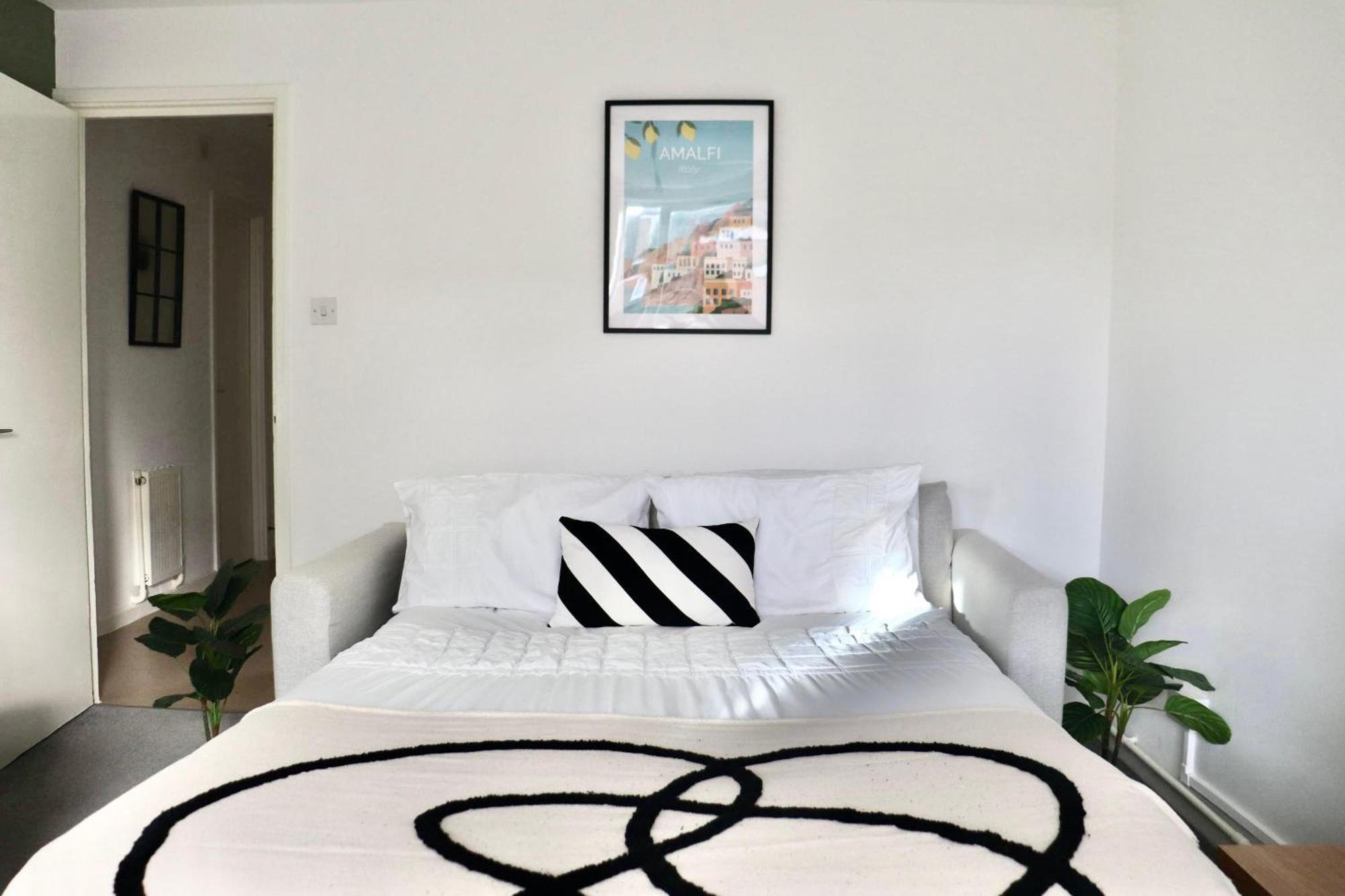 Stunning Apartment, Sleeps 4, Central London, 1 Bedroom, Zone 1, Kennington - Open For Business Stays, Long Stays And Families Relocating المظهر الخارجي الصورة