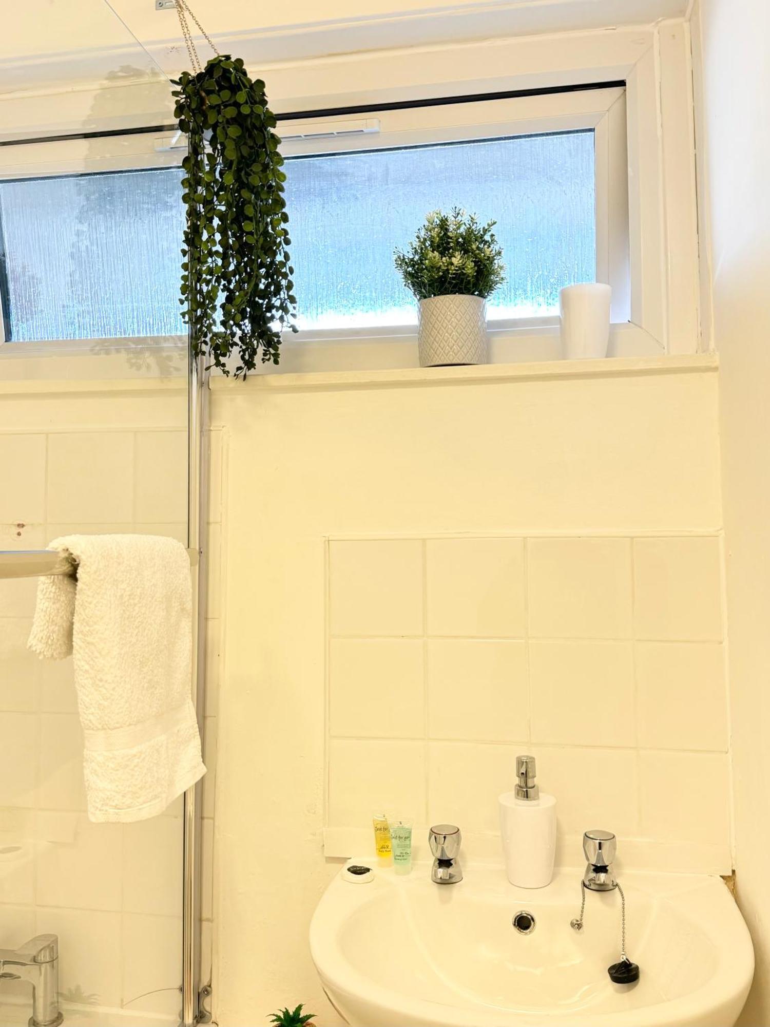 Stunning Apartment, Sleeps 4, Central London, 1 Bedroom, Zone 1, Kennington - Open For Business Stays, Long Stays And Families Relocating المظهر الخارجي الصورة